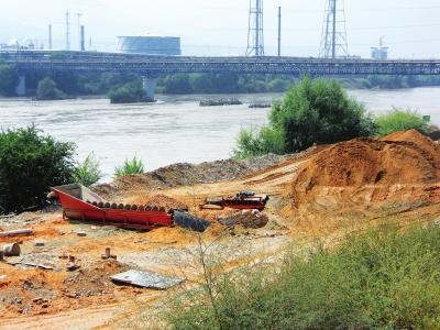 6家非法洗砂加工点被取缔(图1) 6家非法洗砂加工点被取缔(图1)