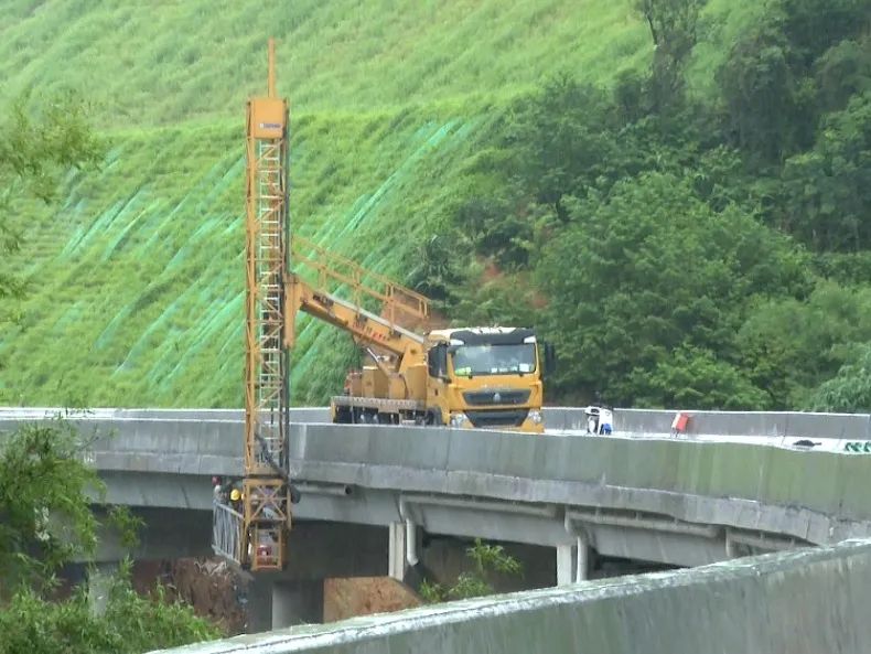 广宁水声岭隧道工程进入最后一道施工工序(图9) 广宁水声岭隧道工程进入最后一道施工工序(图9)