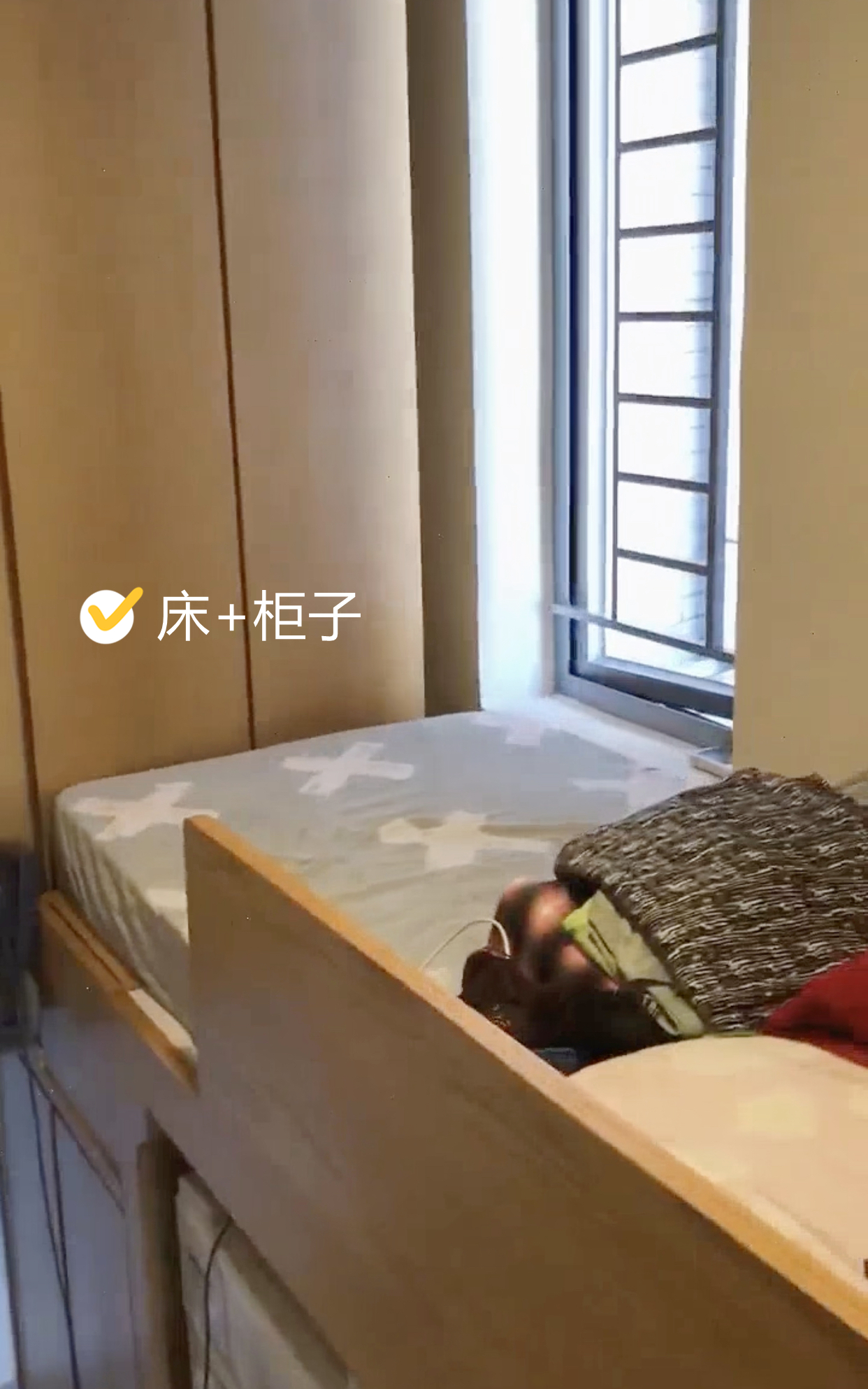 香港菲佣的房子，只有3㎡，睡在洗衣机上，却有空调和独立卫生间(图4)