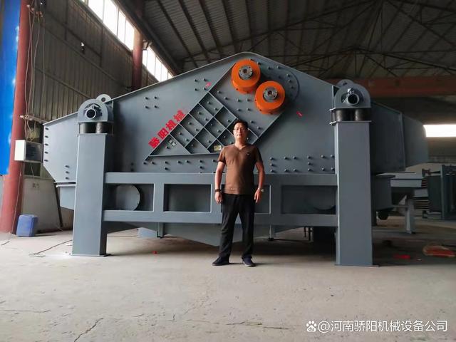 砂石振动脱水筛_水洗砂震动脱水机(图1)