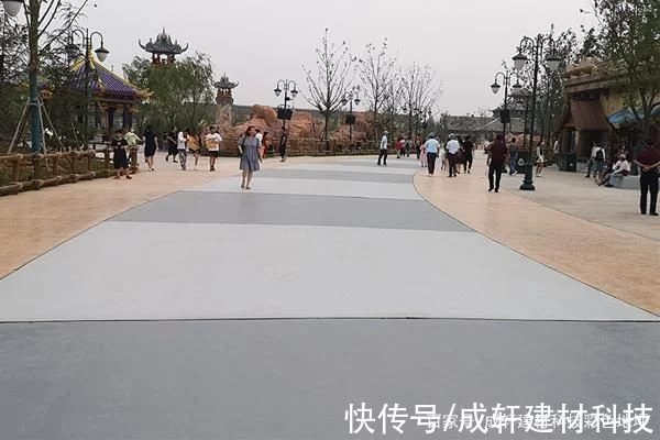 彩色混凝土洗砂地坪施工技术应用(图1) 彩色混凝土洗砂地坪施工技术应用(图1)