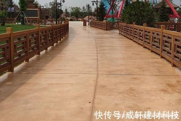 彩色混凝土洗砂地坪施工技术应用(图2) 彩色混凝土洗砂地坪施工技术应用(图2)