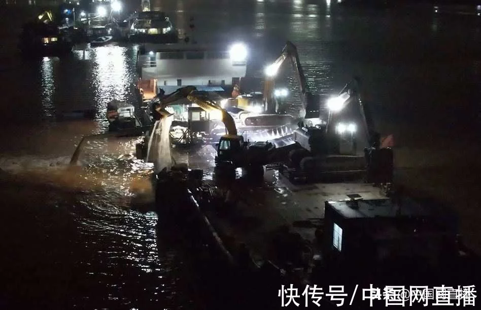 触目惊心!黄泥水竟从洗砂船直排河道(图4) 触目惊心!黄泥水竟从洗砂船直排河道(图4)