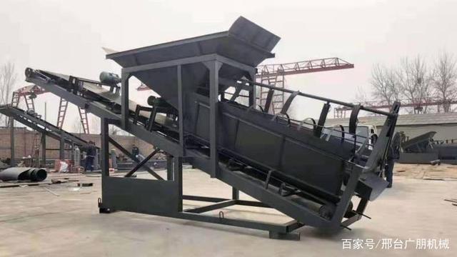新型移动滚筒筛沙机振动筛锤式破碎机螺旋洗砂机细沙回收机(图1)