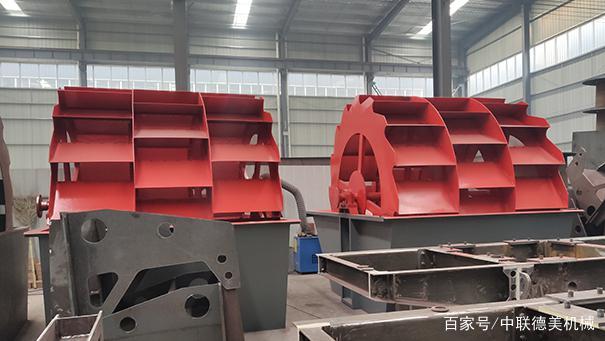 精致的砂石骨料生产线上,为什么用户都会选择轮式洗砂机?(图1) 精致的砂石骨料生产线上,为什么用户都会选择轮式洗砂机?(图1)