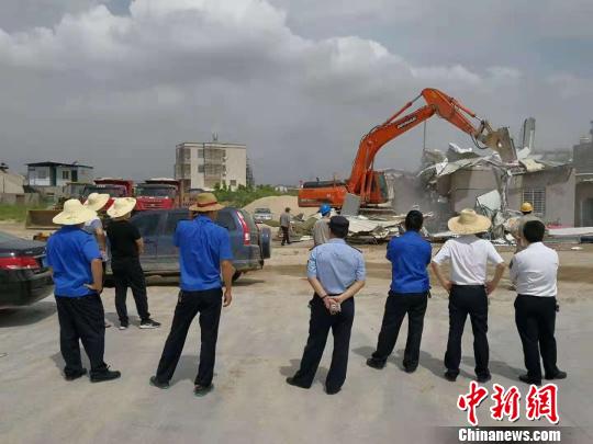 福建晋江开展违规采砂专项整治清退十余家非法堆洗砂场(图1) 福建晋江开展违规采砂专项整治清退十余家非法堆洗砂场(图1)