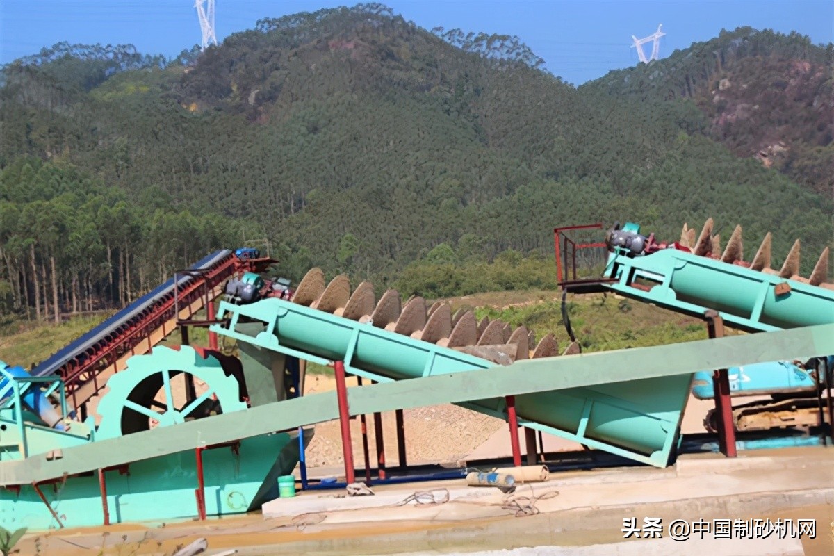 轮斗式洗砂机产量低怎么办?记住这四点,教你迅速提高产量(图2) 轮斗式洗砂机产量低怎么办?记住这四点,教你迅速提高产量(图2)
