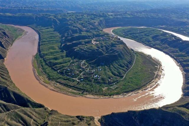 黄河已成“地上悬河”?河床高出十多米,为什么不把泥沙挖走呢?(图7) 黄河已成“地上悬河”?河床高出十多米,为什么不把泥沙挖走呢?(图7)