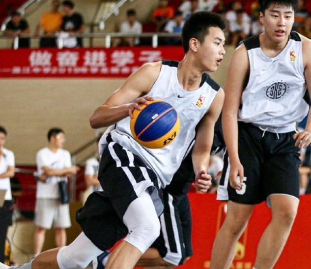中国男篮国手丑闻被曝光！前女友指认多次去洗浴中心，本人已承认(图3)