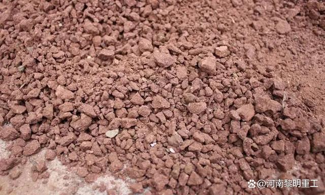 风化石和风化砂有区别吗?风化石制砂的工艺流程是什么?(图1) 风化石和风化砂有区别吗?风化石制砂的工艺流程是什么?(图1)
