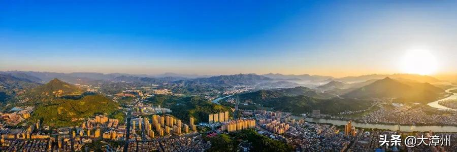 云霄县新一届县委常委选举产生丨蓝良木当选县委书记(图5) 云霄县新一届县委常委选举产生丨蓝良木当选县委书记(图5)