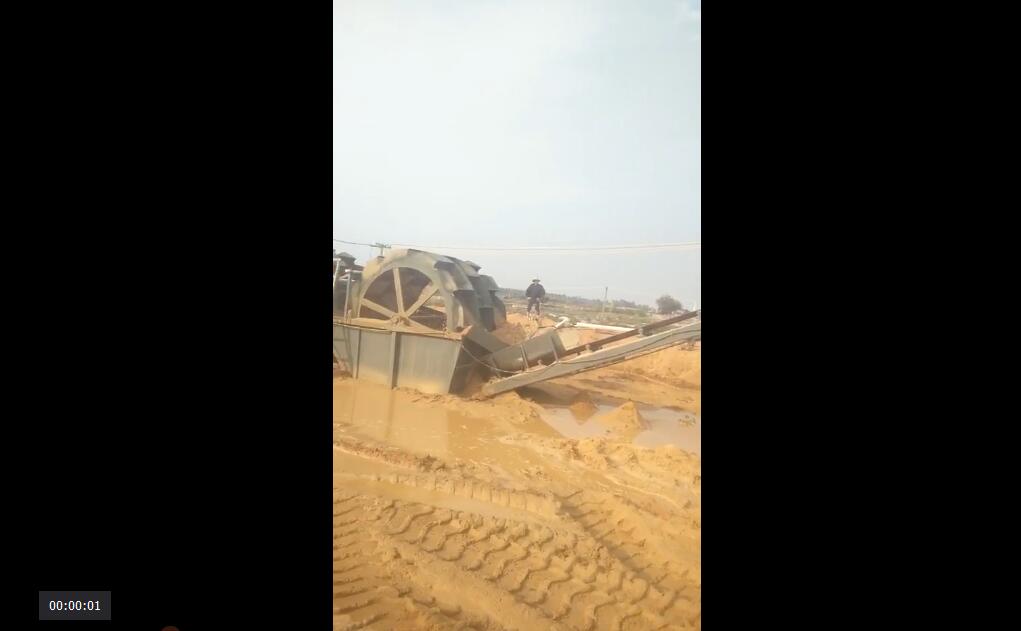 江西赣东矿机轮斗式洗砂机视频全自动小型洗砂机大型滚筒筛视频(图2) 江西赣东矿机轮斗式洗砂机视频全自动小型洗砂机大型滚筒筛视频(图2)