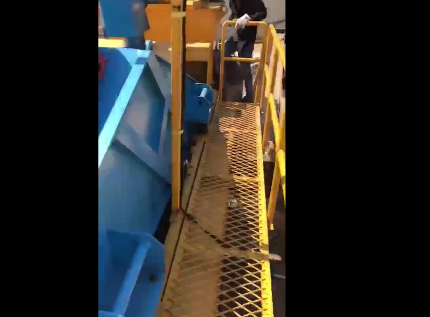 赣东矿机大型轮斗式水洗砂机视频全自动人工陆地式洗沙机工作视频(图4) 赣东矿机大型轮斗式水洗砂机视频全自动人工陆地式洗沙机工作视频(图4)