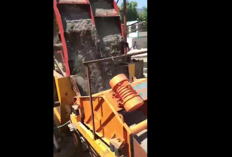 赣东矿机大型轮斗式水洗砂机视频全自动人工陆地式洗沙机工作视频(图2) 赣东矿机大型轮斗式水洗砂机视频全自动人工陆地式洗沙机工作视频(图2)