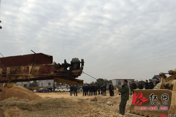 长沙市天心区多部门联合一举取缔7家非法洗砂场(图1) 长沙市天心区多部门联合一举取缔7家非法洗砂场(图1)