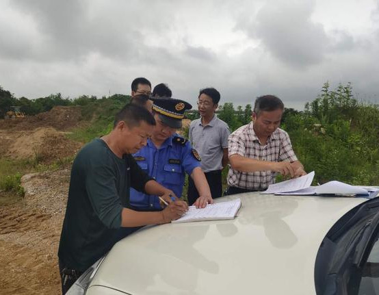 南昌县塘南镇开展砂场专项清理整治行动(图2) 南昌县塘南镇开展砂场专项清理整治行动(图2)