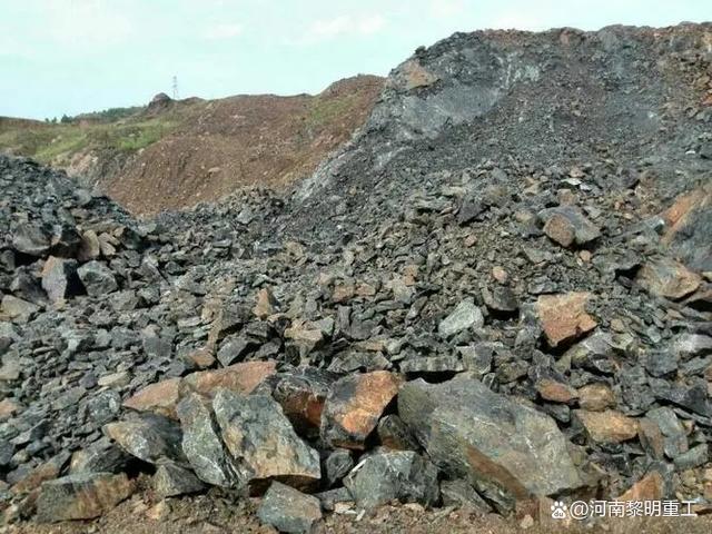 辉绿岩加工后有什么用途,辉绿岩可以使用冲击式破碎机加工吗?(图1) 辉绿岩加工后有什么用途,辉绿岩可以使用冲击式破碎机加工吗?(图1)