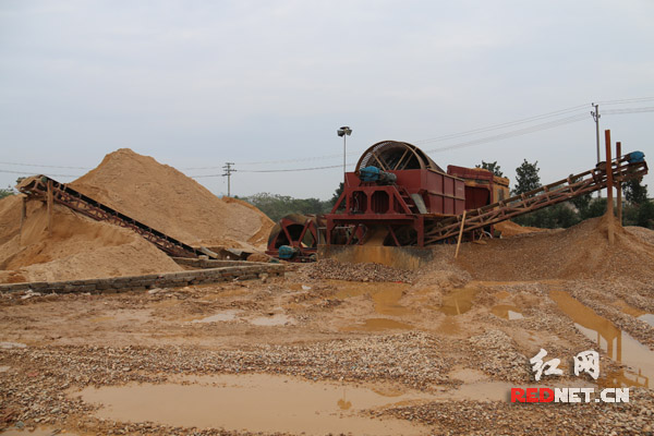 湘潭一洗砂场未批先建被环保部门叫停(图1) 湘潭一洗砂场未批先建被环保部门叫停(图1)