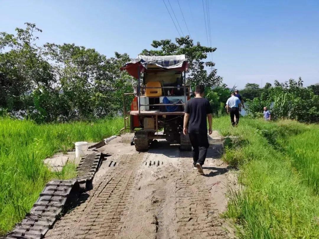 竟敢在河道非法采砂?湘乡多部门联合行动依法查处(图2) 竟敢在河道非法采砂?湘乡多部门联合行动依法查处(图2)