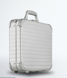 Rimowa的14个产品系列有哪些特点?如果要购买应该如何选择?(图11) Rimowa的14个产品系列有哪些特点?如果要购买应该如何选择?(图11)