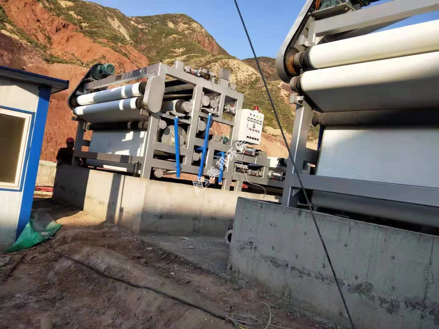 兰州市永靖县洗砂泥浆脱水现场工程(图3) 兰州市永靖县洗砂泥浆脱水现场工程(图3)