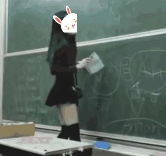 90后女教师上课露底裤“挑逗”,偷拍图片流出,尺度惊人!学生:老师的腿好白!(图4) 90后女教师上课露底裤“挑逗”,偷拍图片流出,尺度惊人!学生:老师的腿好白!(图4)