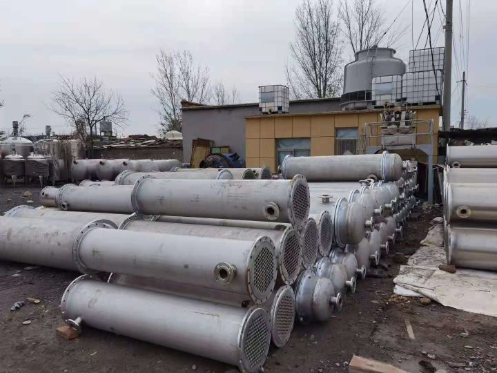 二手壳管式换热器供应商，二手列管冷凝器哪家便宜，立式卧式冷凝器(图1)