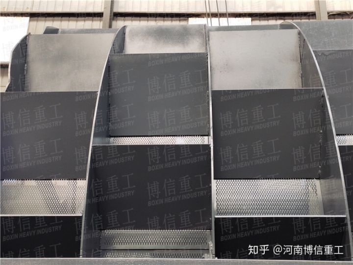 大型四槽轮斗洗沙机的安装调试操作注意事项(图3) 大型四槽轮斗洗沙机的安装调试操作注意事项(图3)