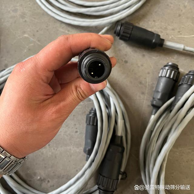 正负极材料筛分用超声波控制电源箱你认识几种?(图3) 正负极材料筛分用超声波控制电源箱你认识几种?(图3)