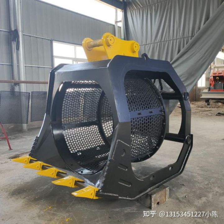 云南挖机带筛分斗360度旋转筛分斗设备可定制(图4) 云南挖机带筛分斗360度旋转筛分斗设备可定制(图4)