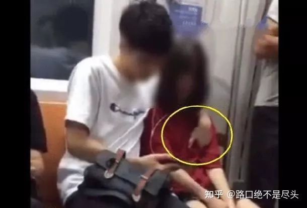 温州星巴克上演精彩一幕,不雅行为被“现场直播”:别把不要脸,当成性解放!(图7) 温州星巴克上演精彩一幕,不雅行为被“现场直播”:别把不要脸,当成性解放!(图7)