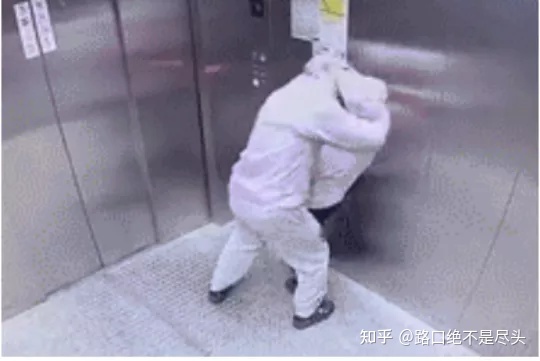 温州星巴克上演精彩一幕,不雅行为被“现场直播”:别把不要脸,当成性解放!(图5) 温州星巴克上演精彩一幕,不雅行为被“现场直播”:别把不要脸,当成性解放!(图5)