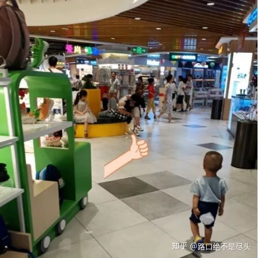 温州星巴克上演精彩一幕,不雅行为被“现场直播”:别把不要脸,当成性解放!(图12) 温州星巴克上演精彩一幕,不雅行为被“现场直播”:别把不要脸,当成性解放!(图12)