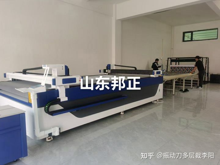 山东邦正机械设备,主营振动刀切割机、布料皮革下料机、全自动切割机、垫片切割机、软玻璃切割机、沙发切割机、PVP材料切割机以及服装、布料多层裁切割机(多层裁剪机)(图6) 山东邦正机械设备,主营振动刀切割机、布料皮革下料机、全自动切割机、垫片切割机、软玻璃切割机、沙发切割机、PVP材料切割机以及服装、布料多层裁切割机(多层裁剪机)(图6)