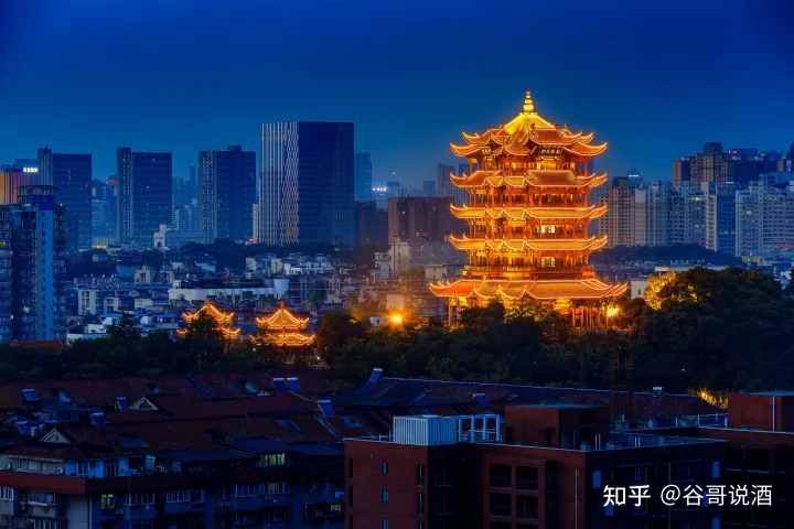 2022年白酒推荐:湖北有什么好酒?湖北省白酒排名及选购指南,性价比高的大品牌经典酒,好喝不贵的纯粮食酒,送岳父送长辈,自饮礼品收藏必备(包含黄鹤楼、稻花香、西陵特曲、枝江大曲、白云边等)(图3) 2022年白酒推荐:湖北有什么好酒?湖北省白酒排名及选购指南,性价比高的大品牌经典酒,好喝不贵的纯粮食酒,送岳父送长辈,自饮礼品收藏必备(包含黄鹤楼、稻花香、西陵特曲、枝江大曲、白云边等)(图3)