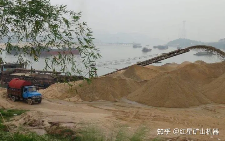 非法盗采河砂5000余方,涉案价值500万!湖北一盗采河砂团伙被抓(图2) 非法盗采河砂5000余方,涉案价值500万!湖北一盗采河砂团伙被抓(图2)