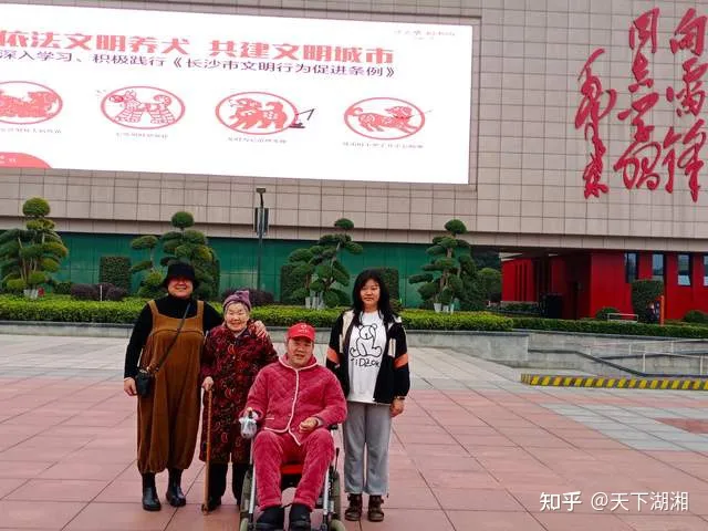 “我们没有忘记你!”长沙爱心市民慰问金牌义工王富成(图22) “我们没有忘记你!”长沙爱心市民慰问金牌义工王富成(图22)