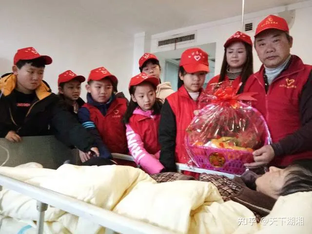 “我们没有忘记你!”长沙爱心市民慰问金牌义工王富成(图36) “我们没有忘记你!”长沙爱心市民慰问金牌义工王富成(图36)