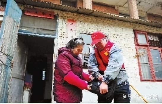 “我们没有忘记你!”长沙爱心市民慰问金牌义工王富成(图35) “我们没有忘记你!”长沙爱心市民慰问金牌义工王富成(图35)