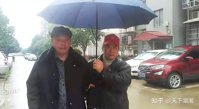 “我们没有忘记你!”长沙爱心市民慰问金牌义工王富成(图38) “我们没有忘记你!”长沙爱心市民慰问金牌义工王富成(图38)
