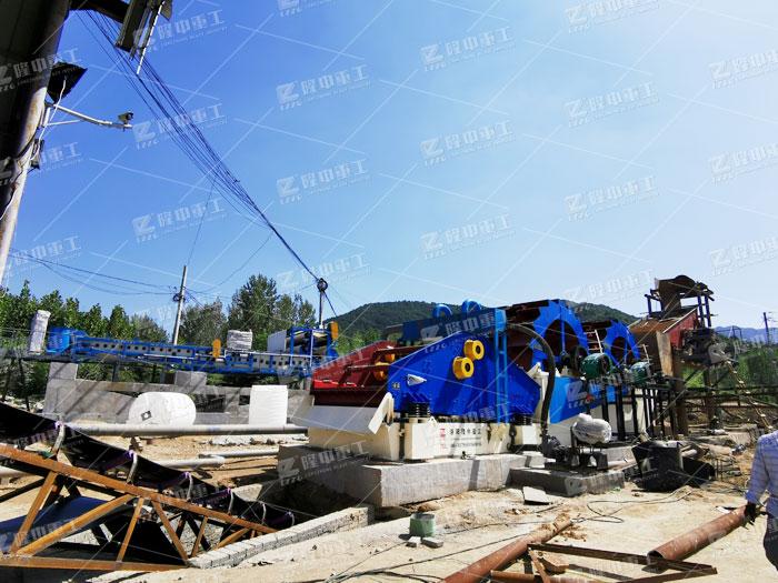 新型移动洗沙机性能优势,多少钱一台?(图1) 新型移动洗沙机性能优势,多少钱一台?(图1)