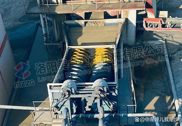 想投资洗砂项目,该怎么选洗砂机?洗砂机的种类介绍(图2) 想投资洗砂项目,该怎么选洗砂机?洗砂机的种类介绍(图2)