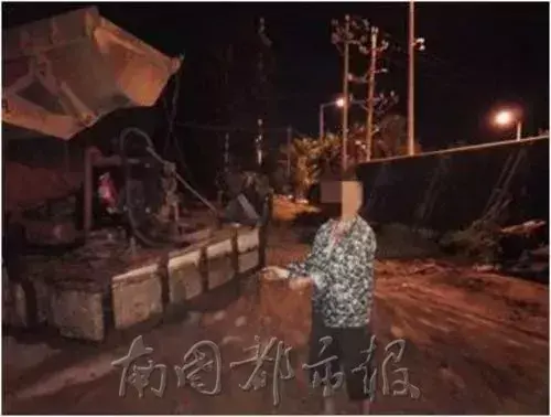 “不买我的砂就打死你!”海南这11个“砂霸”因涉黑涉恶覆灭(图2) “不买我的砂就打死你!”海南这11个“砂霸”因涉黑涉恶覆灭(图2)