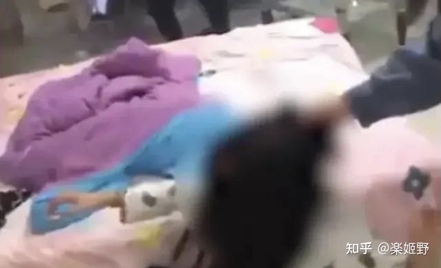 沈阳14岁女生遭多人殴打并强迫发生关系视频流出(图1) 沈阳14岁女生遭多人殴打并强迫发生关系视频流出(图1)
