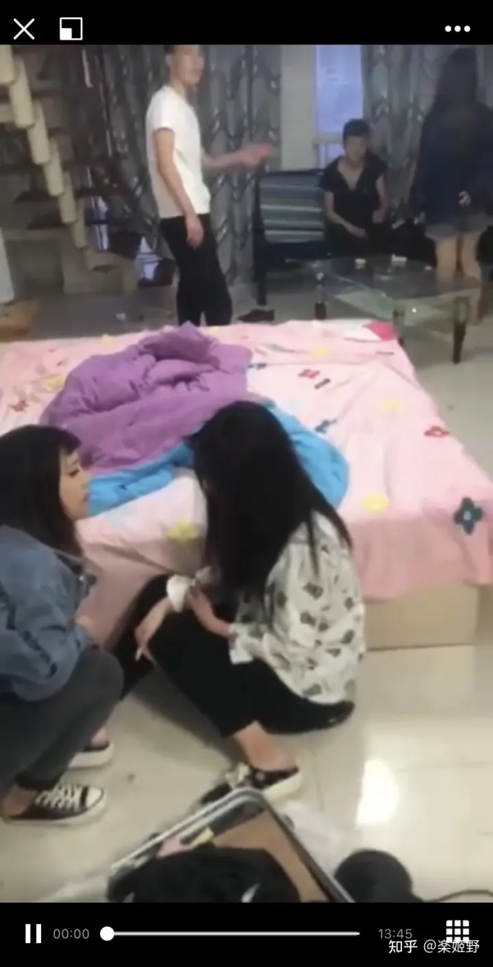 沈阳14岁女生遭多人殴打并强迫发生关系视频流出(图5) 沈阳14岁女生遭多人殴打并强迫发生关系视频流出(图5)