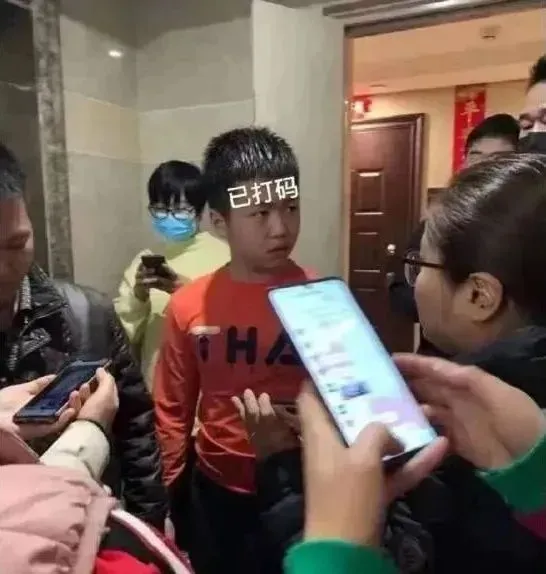 沈阳14岁少女下体被塞水瓶，全裸强暴视频被传上网：现在的孩子们怎么了？(图10)