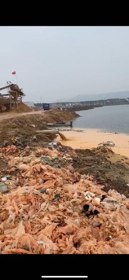 洗沙场泥浆如何处理?泥浆脱水到底用什么设备?(图1) 洗沙场泥浆如何处理?泥浆脱水到底用什么设备?(图1)