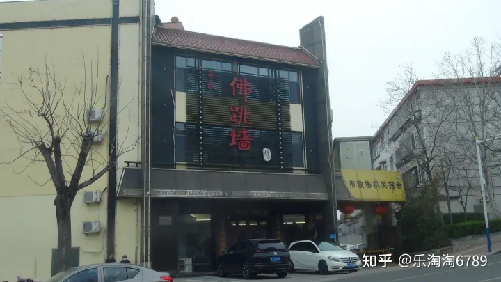 泰安一条街道,首有著名景点,尾有繁华夜市,低调却有顶尖美食,内有一建筑承载了几代人的记忆!(图4) 泰安一条街道,首有著名景点,尾有繁华夜市,低调却有顶尖美食,内有一建筑承载了几代人的记忆!(图4)