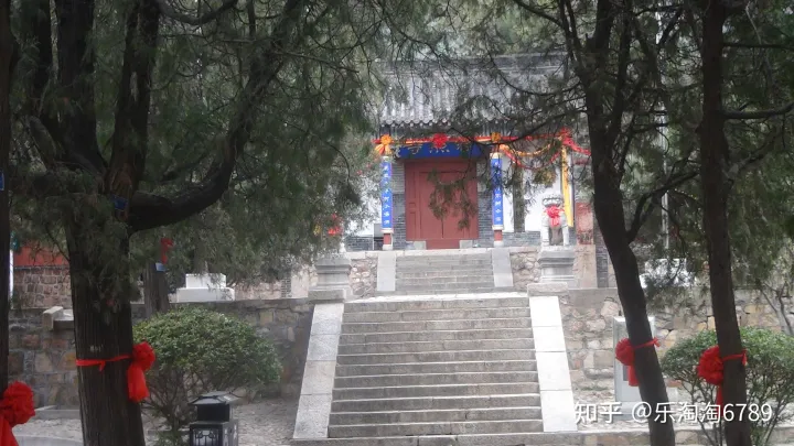 泰安一条街道,首有著名景点,尾有繁华夜市,低调却有顶尖美食,内有一建筑承载了几代人的记忆!(图8) 泰安一条街道,首有著名景点,尾有繁华夜市,低调却有顶尖美食,内有一建筑承载了几代人的记忆!(图8)