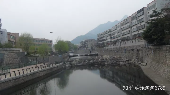 泰安一条街道,首有著名景点,尾有繁华夜市,低调却有顶尖美食,内有一建筑承载了几代人的记忆!(图13) 泰安一条街道,首有著名景点,尾有繁华夜市,低调却有顶尖美食,内有一建筑承载了几代人的记忆!(图13)